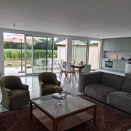 Вилла Maison Le Vergey *